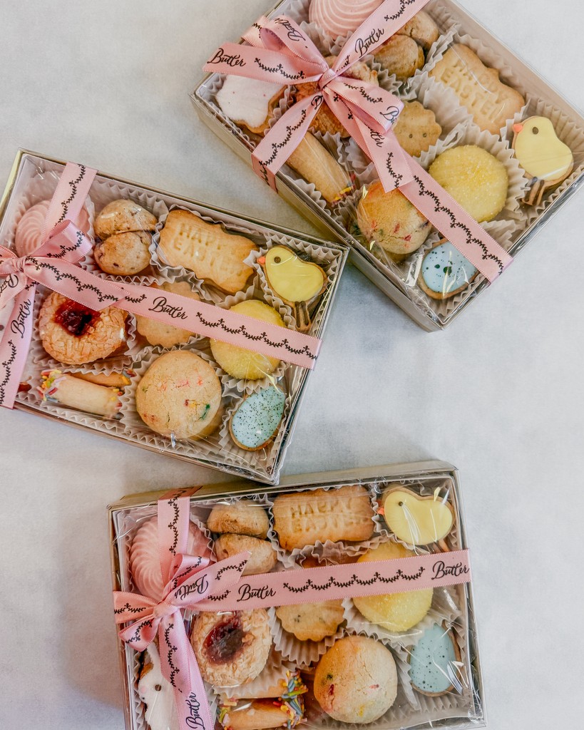 ButterBakedCafe's tweet photo. Easter Mini Cookie Boxes are here! Pick up this little package of perfection for your Easter celebration.⁠
⁠
#butterbakedgoods #easter #cookies #bakery #baking https://t.co/ldxKOc1hHz