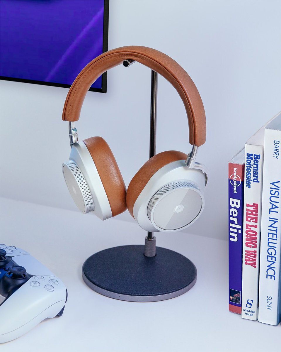 Built to take you from 9 to 5 and wherever you go after — 
MW75 Wireless Headphones work and play just as hard you do.
