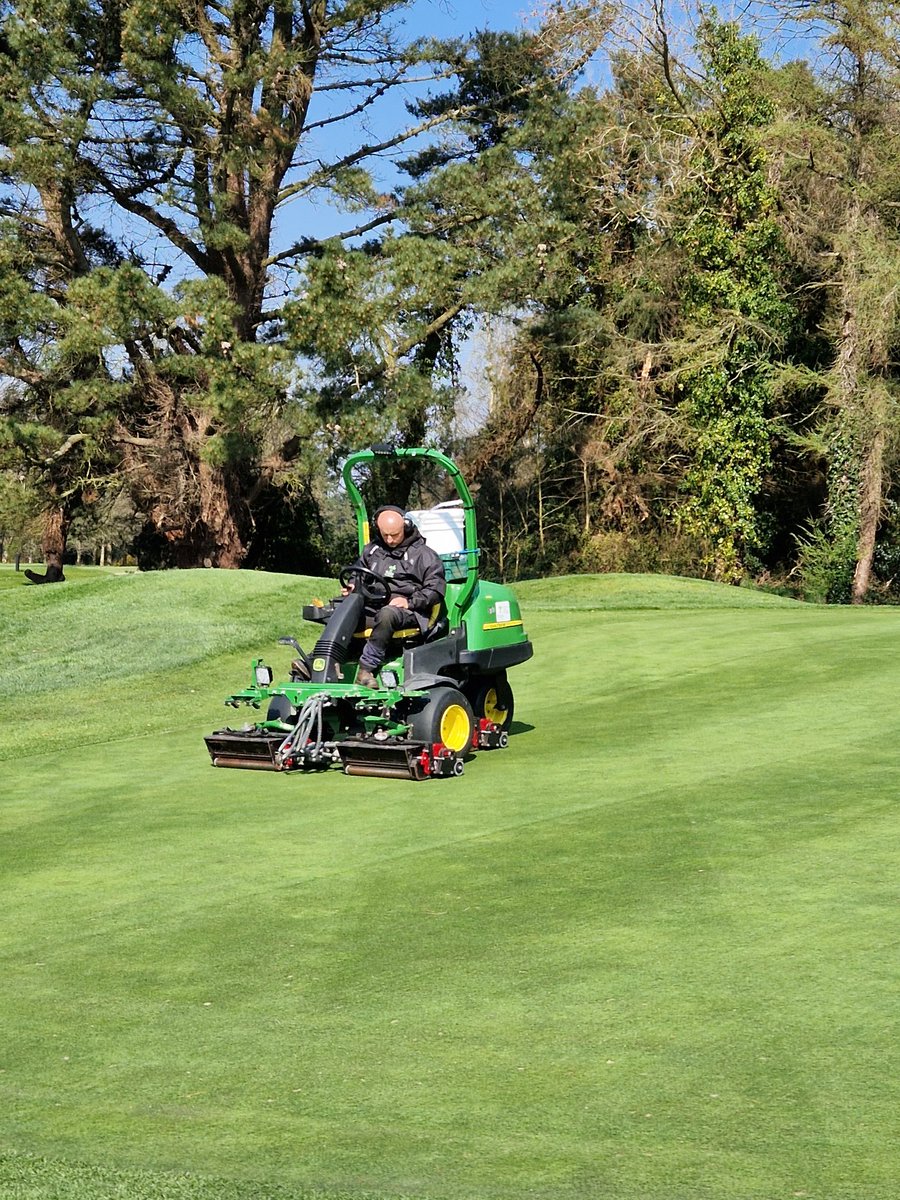 Perfect conditions to have <a href="/jkturfsolutions/">Turf Solutions Jonathan Kelly</a> on site <a href="/dundalkgolfclub/">Dundalk Golf Club</a> today to overseed all putting surfaces with Tee-2-Green creeping bentgrass seed from <a href="/GoldcropAmenity/">Goldcrop Amenity</a>  using his dyna seed units. A professional and efficient service as always!! #AlwaysImproving