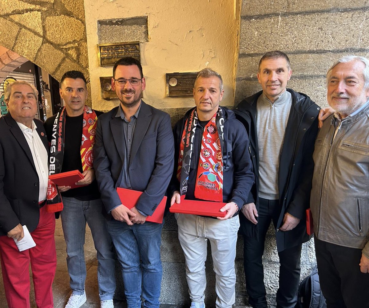 👏 La <a href="/FPGironaFC/">Federació Penyes Girona FC</a> ha commemorat aquesta tarda l’èxit de la passada temporada amb la classificació per a la Champions posant una placa a la Rambla de la Llibertat, a l’antic Cafè Norat, lloc de fundació del Girona Futbol Club. 

❤️ Moltes gràcies pel reconeixement!