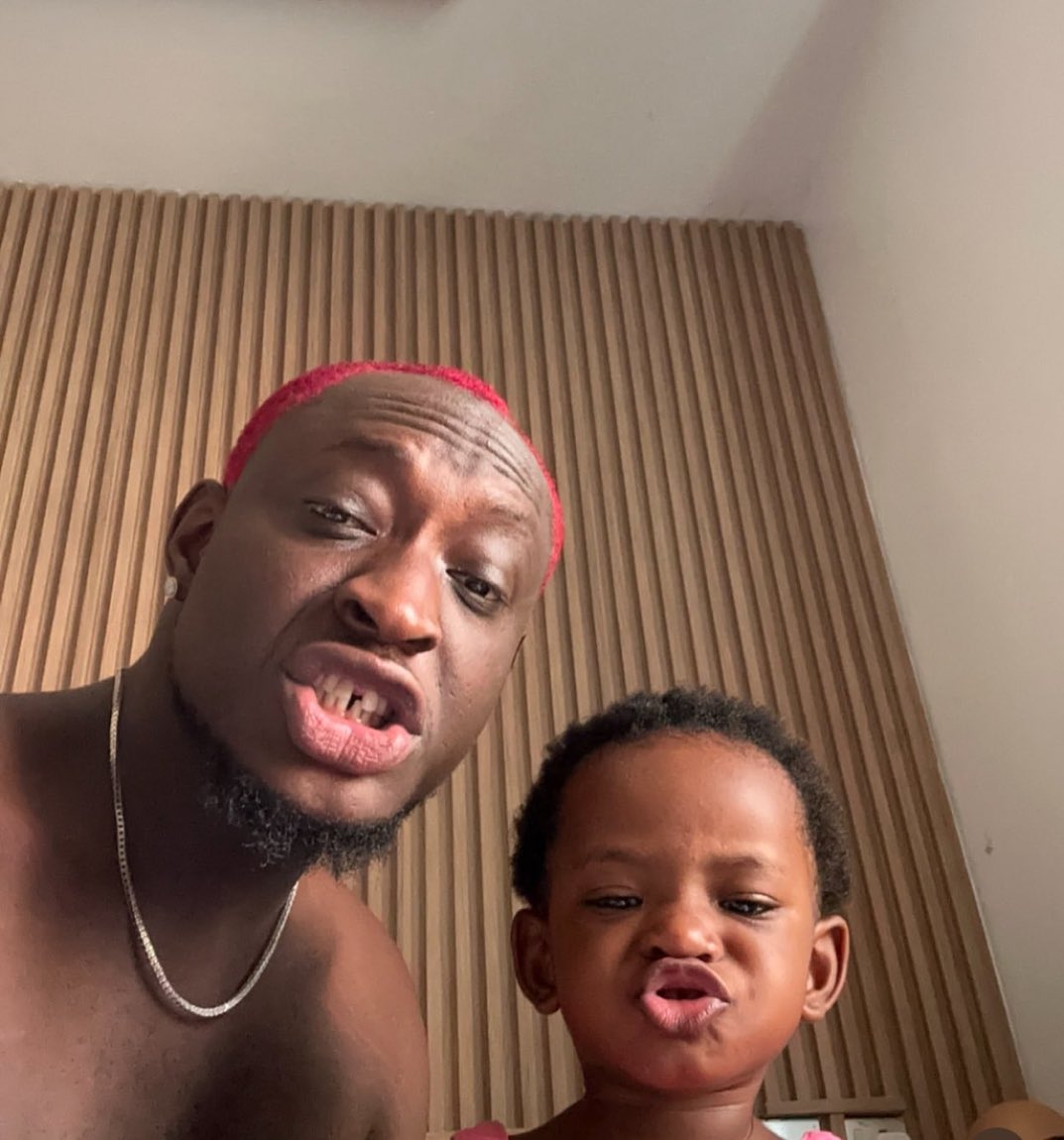 God save Carter efe him pikin no resemble am