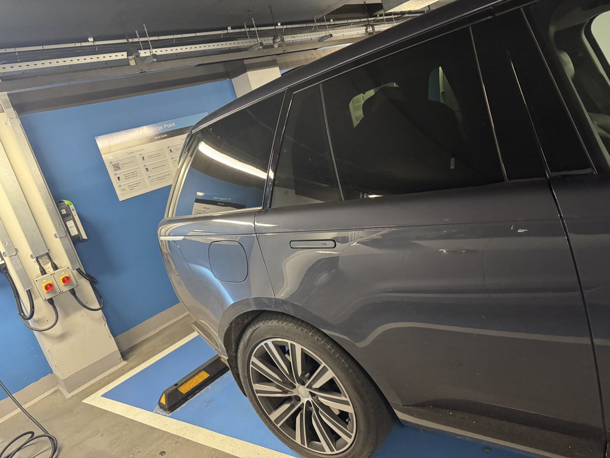 Great use of #EV charging spaces <a href="/Victoria_Square/">Victoria Square</a> …. 😩
