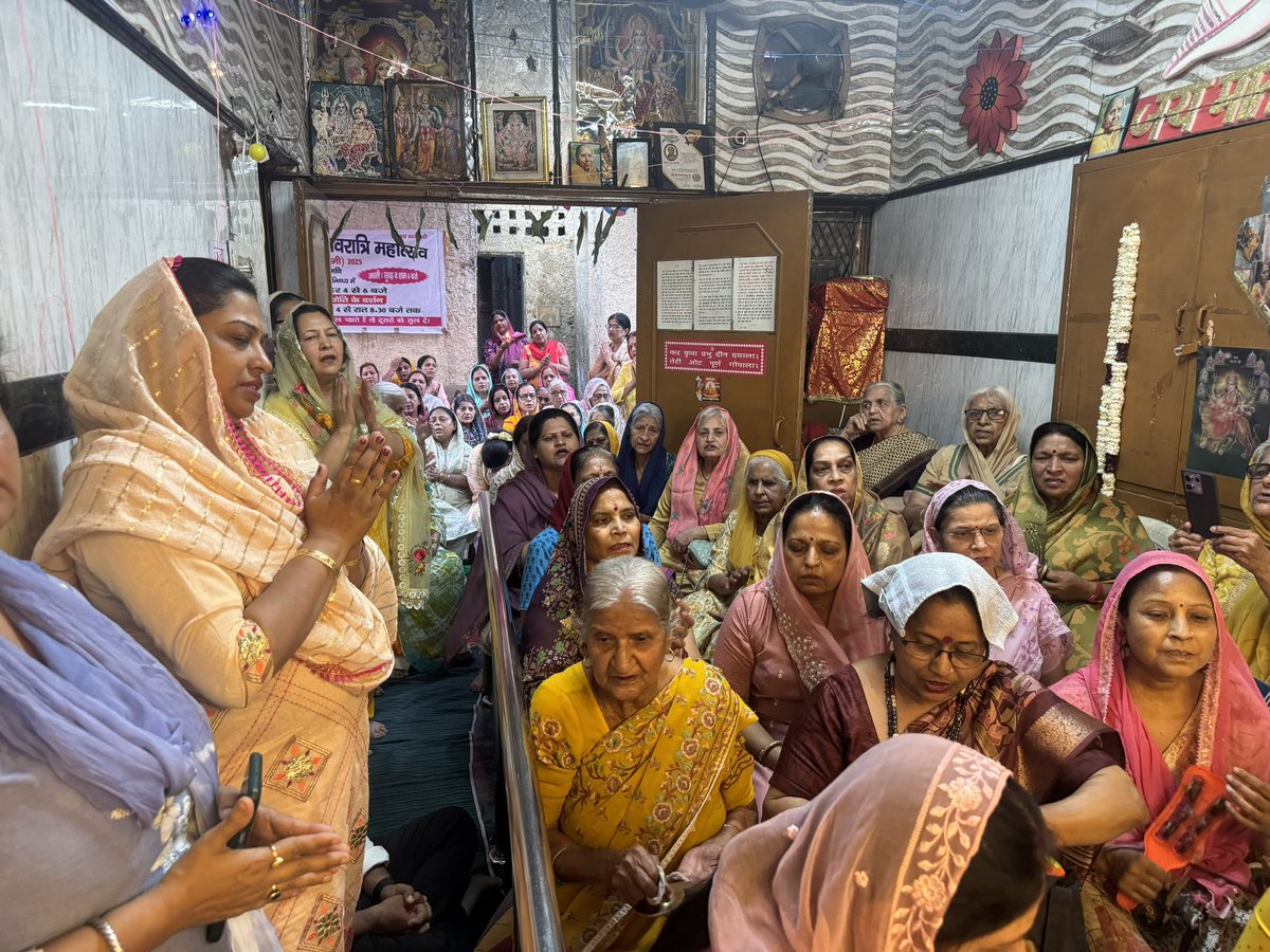aapdimpleahuja's tweet photo. माता के पावन पर्व नवरात्रि के शुभ अफ़सर पर C4B ब्लाक पवित्रामाता मंदिर और C3 block में संगत और माता रानी के दर्शनों का अवसर मिला 
🙏जय माता दी 🙏
#Ward104 #C4B #C3_block #Navratri2025 #janakpuri #jaimatadi @ArvindKejriwal  @Saurabh_MLAgk https://t.co/kOpzs25KHW