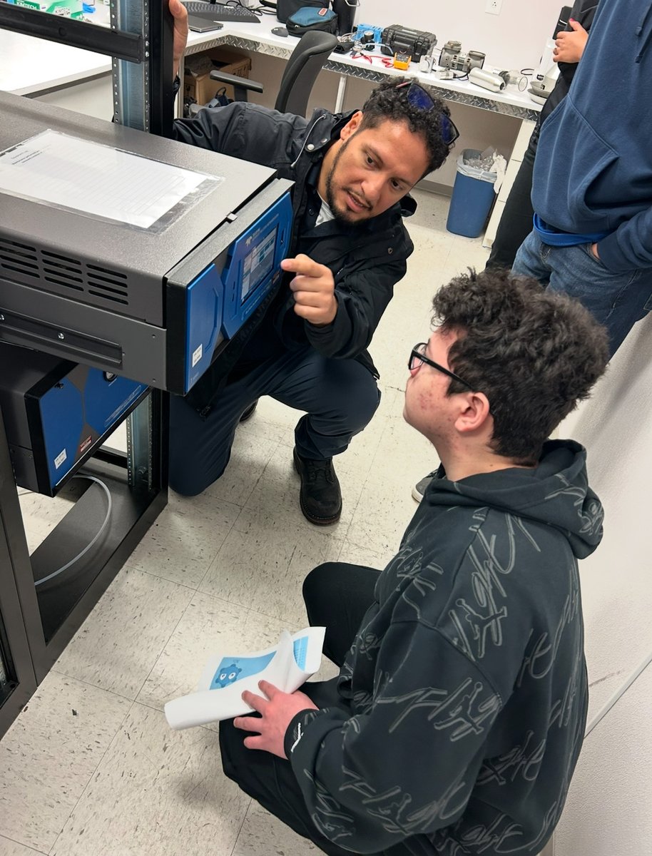 SAVA_Charter's tweet image. Breathing in knowledge and clean air! 🌎✨ SAVA Twin Rivers students dove into the Clean Air Act and air pollutants at the Sacramento Metropolitan Air Quality Management District—learning how to protect our planet one breath at a time! 🌱 #SAVACharter #GCCCharters @AQMD