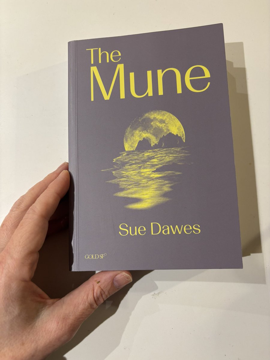 ColchesterWriteNight (@colwritenight) on Twitter photo <a href="/Wivenhoewriters/">Sue Dawes she/her (Dr.)💙🧡</a> and <a href="/ekittl/">Dr Emma Kittle-Pey</a> will be in conversation about Sue’s new book #themune published by <a href="/GoldSF_Books/">Gold_SF</a> <a href="/GoldsmithsPress/">Goldsmiths Press</a> at <a href="/wivenhoebooks/">Wivenhoe Bookshop</a> on Saturday 5 April at 7pm. Tickets via <a href="/wivenhoebooks/">Wivenhoe Bookshop</a>. Join us #writingcommunity the book is brilliant! 🤩 <a href="/Wivenhoewriters/">Sue Dawes she/her (Dr.)💙🧡</a> and <a href="/ekittl/">Dr Emma Kittle-Pey</a> will be in conversation about Sue’s new book #themune published by <a href="/GoldSF_Books/">Gold_SF</a> <a href="/GoldsmithsPress/">Goldsmiths Press</a> at <a href="/wivenhoebooks/">Wivenhoe Bookshop</a> on Saturday 5 April at 7pm. Tickets via <a href="/wivenhoebooks/">Wivenhoe Bookshop</a>. Join us #writingcommunity the book is brilliant! 🤩