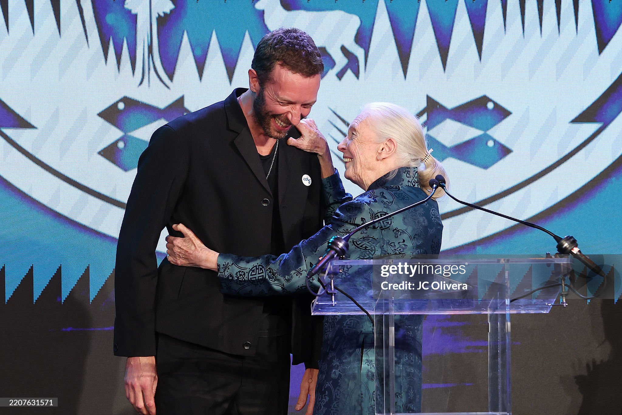 Coldplay Indonesia on X: ".@coldplay's Chris Martin with Lifetime Achievement award recipient English zoologist, Jane Goodall at the charity event at the Skirball Cultural Center on April 02, 2025 in Los Angeles,