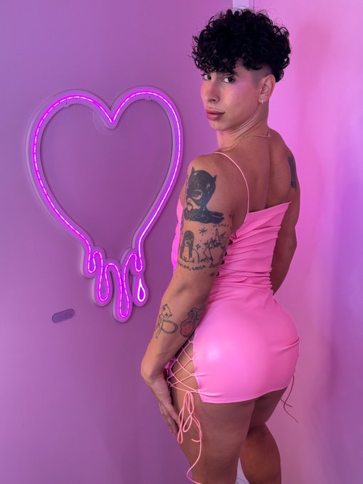 Watch Emi Vela's leaked NSFW photo on TwXstars