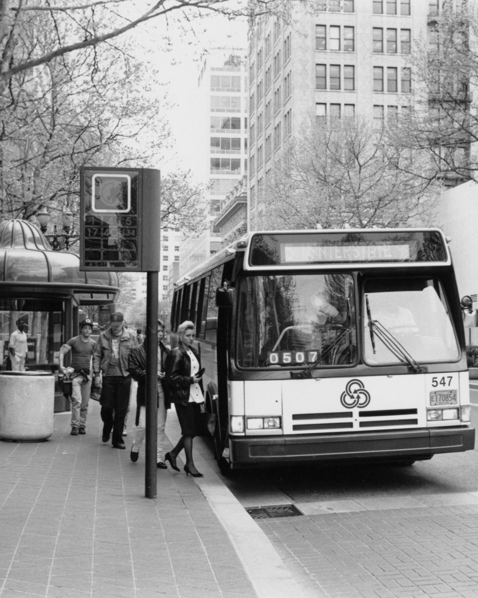 We love the 90s 😍🚌

#TBT