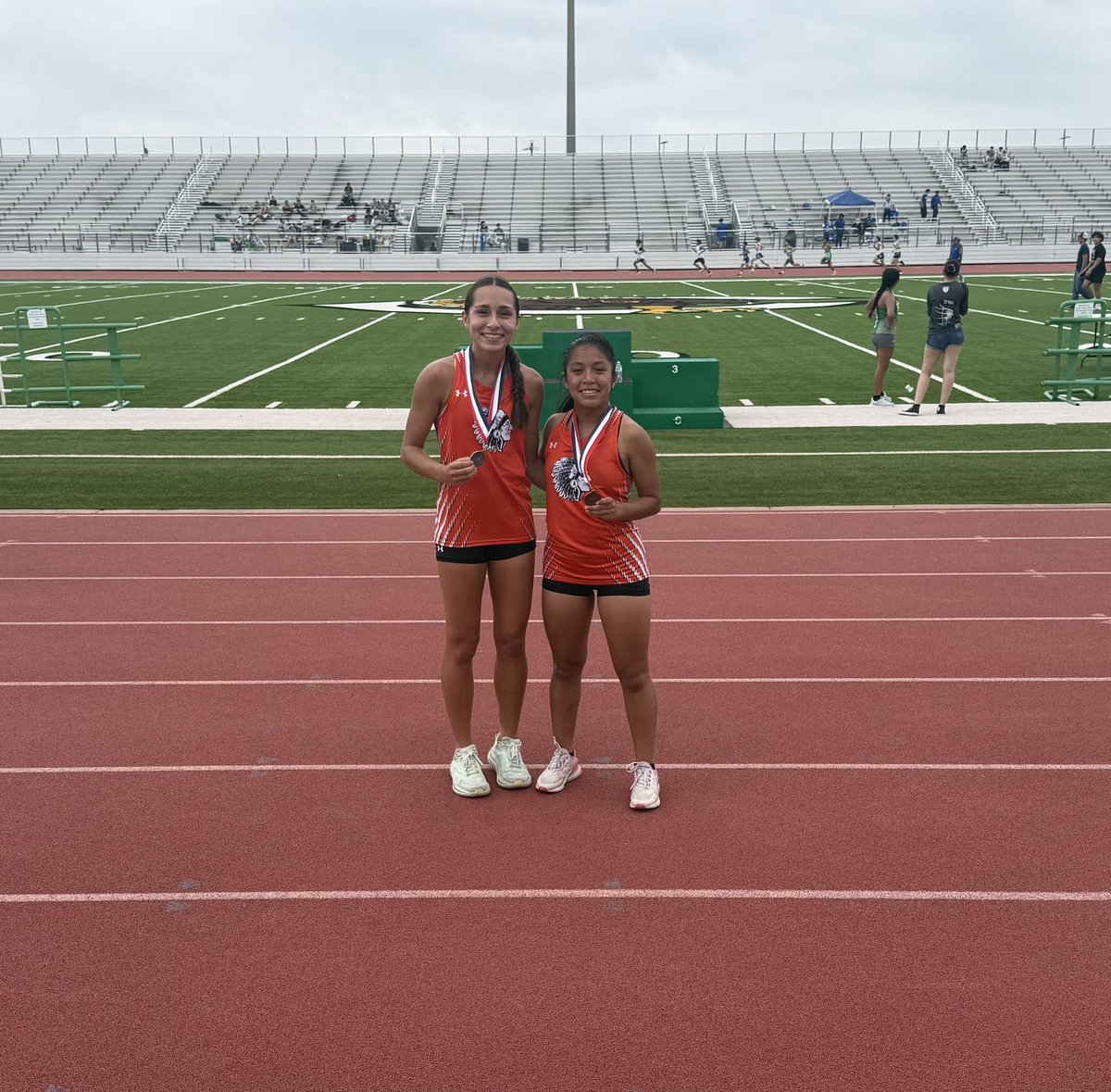 XCApaches's tweet image. Great day for the 
Varsity Apache Two Milers!   
All four are advancing to AREA! 

District Champion- 
Jr. - Ckristofer Ramos 
District Runner Up- 
So. - Jordyn Gonzales 

Area Qualifiers 
Sr. - Yaritza Angel 
Fr.- Homero Ruiz 

More results to come for JV! @BealSestak