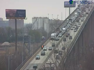 KYWRadioTraffic's tweet image. #SouthPhilly Platt Bridge EB on the downside the right lane is blocked with a crash 
@StevieLReese 
@511PAPhilly 
@KYWNewsradio