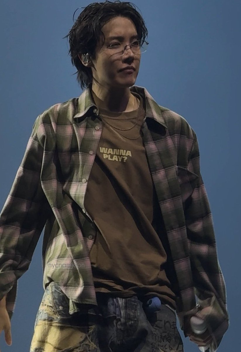 nycnamjoon's tweet photo. i can’t believe how many times i’ve seen this photo reposted on the timeline i’m so proud of myself for this shot actually https://t.co/qr1rYiXK9z
