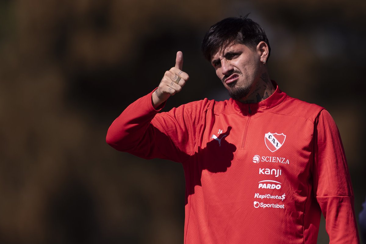 Independiente's tweet photo. Ya en Domínico preparando el partido del domingo 🔜

#TodoRojo 🔴 https://t.co/5ycNVdDzMW