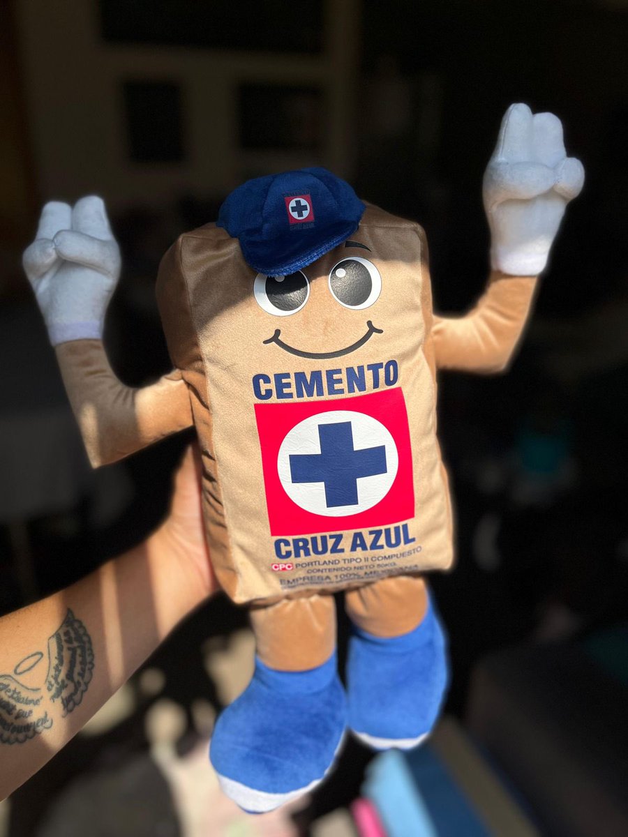 ¡Amigossss! 
Tengo estos artículos en venta, por si a alguien le interesa. 
Entrego en el metro camarones y hago envíos a cualquier lado. 
Puedo entregar en Puebla vs Pumas y vs América en CU.

¿Me ayudan con RT pa que llegue al indicado mi tuit?