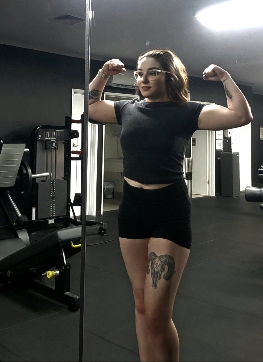 SideEyeQueen666's tweet image. Always feeling powerful after getting a good upper body pump ๐ช๐ฝ
#gym #gymgirl #gymselfie #gymmotivation #gymlife #workout #workoutmotivation #muscles #musclebuilding #echt #gamer #gamergirl #alternative #alternativegirl #goth #gothic #gothgirl #gothicgirl #kawaii #kawaiigirl