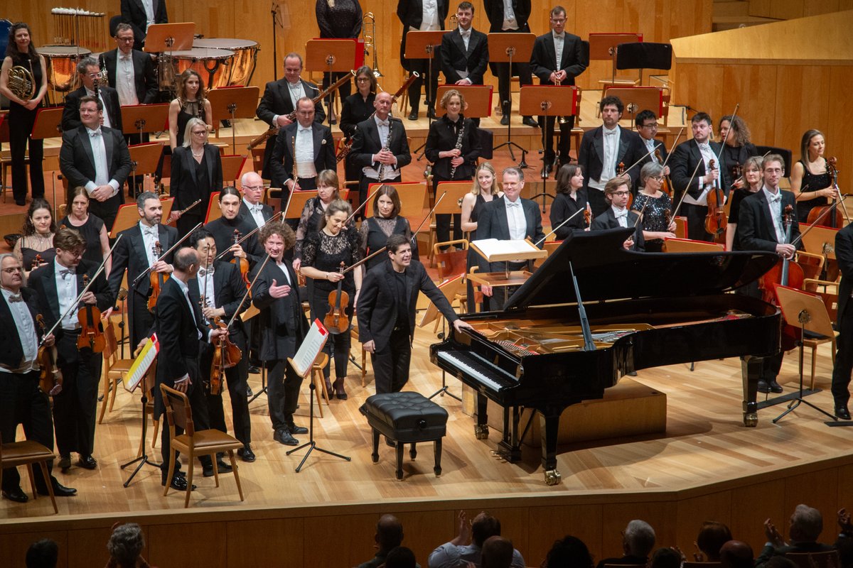 Aún emocionado tras cuatro días tocando el Egipcio de Saint-Saëns. Gracias a todos los que nos habéis acompañado en Sevilla, Zaragoza y Madrid!

#philharmoniaorchestra #saintsaens #javierperianes