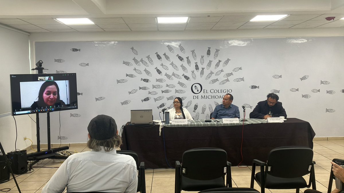 Segunda jornada, Mesa 4. Rodolfo González, Miguel Ángel Gutiérrez, Yesenia Martínez. Modera Carmen Ventura. Primer encuentro de egresados COLMICH. El Colegio de Michoacán - Colmich