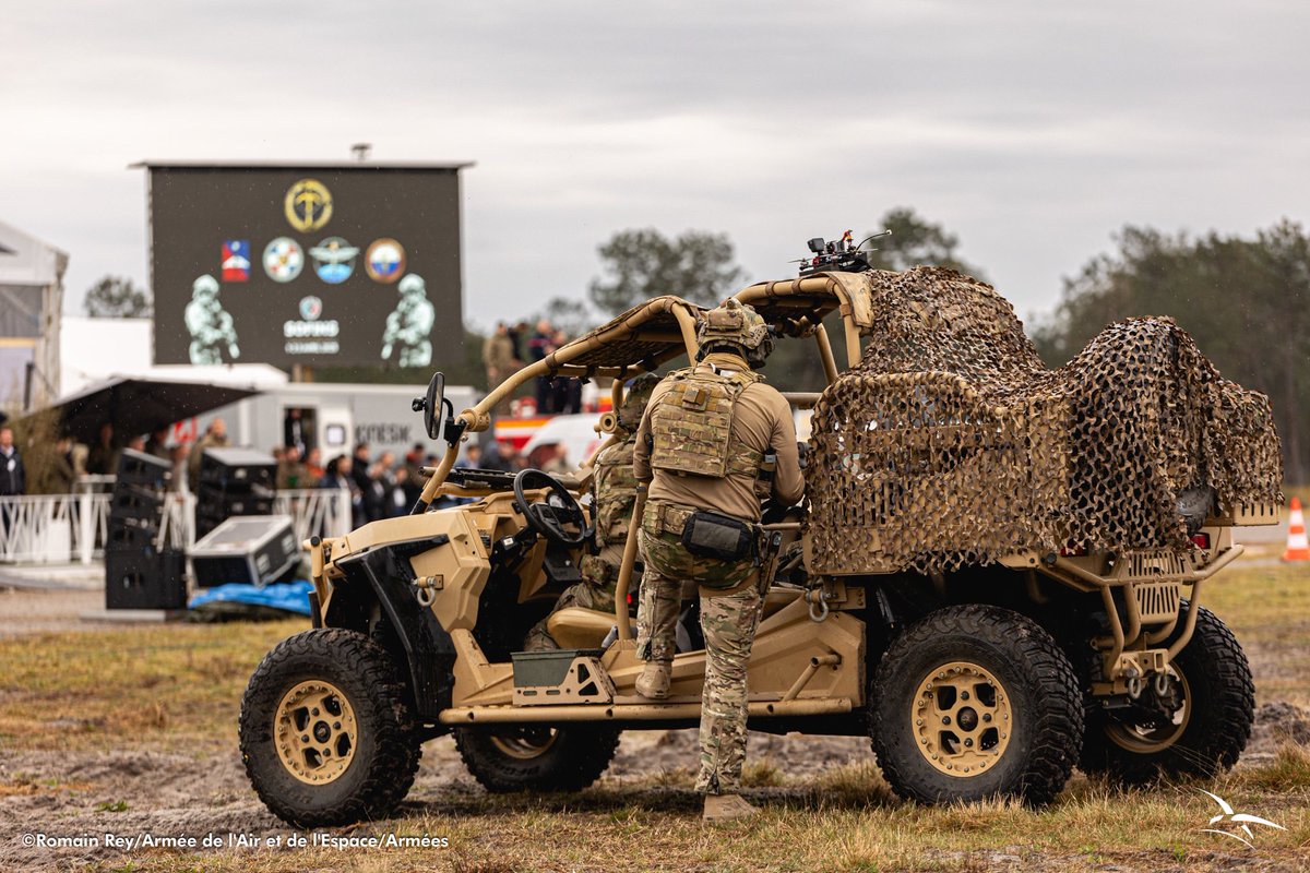 pascalbtr's tweet photo. #SOFINS : la base aérienne 106 en appui aux forces spéciales pour les répétitions des démonstrations dynamiques 1 / 2 https://t.co/QOgvfeAsCo