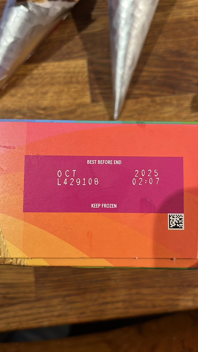 lmvpvideo's tweet photo. @Tesco what is going on with your rainbow cones all 4 are like this. Is it a bad batch? https://t.co/UsaHNdO1P2