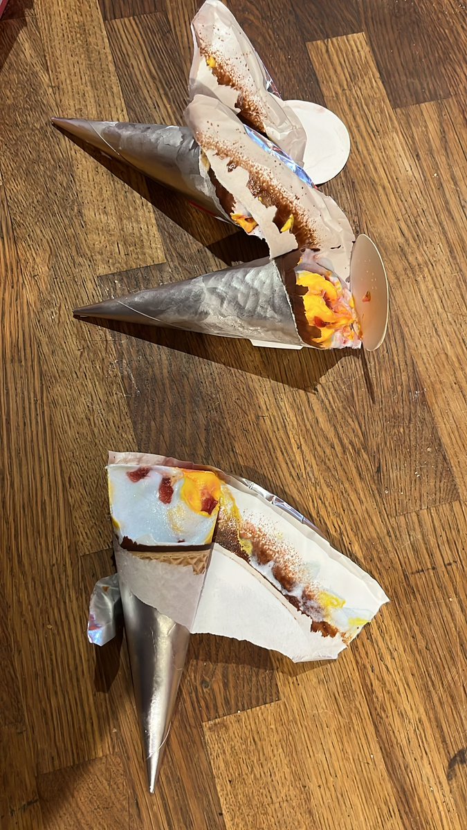 lmvpvideo's tweet photo. @Tesco what is going on with your rainbow cones all 4 are like this. Is it a bad batch? https://t.co/UsaHNdO1P2