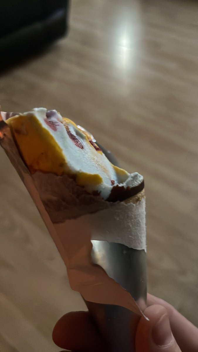 lmvpvideo's tweet photo. @Tesco what is going on with your rainbow cones all 4 are like this. Is it a bad batch? https://t.co/UsaHNdO1P2