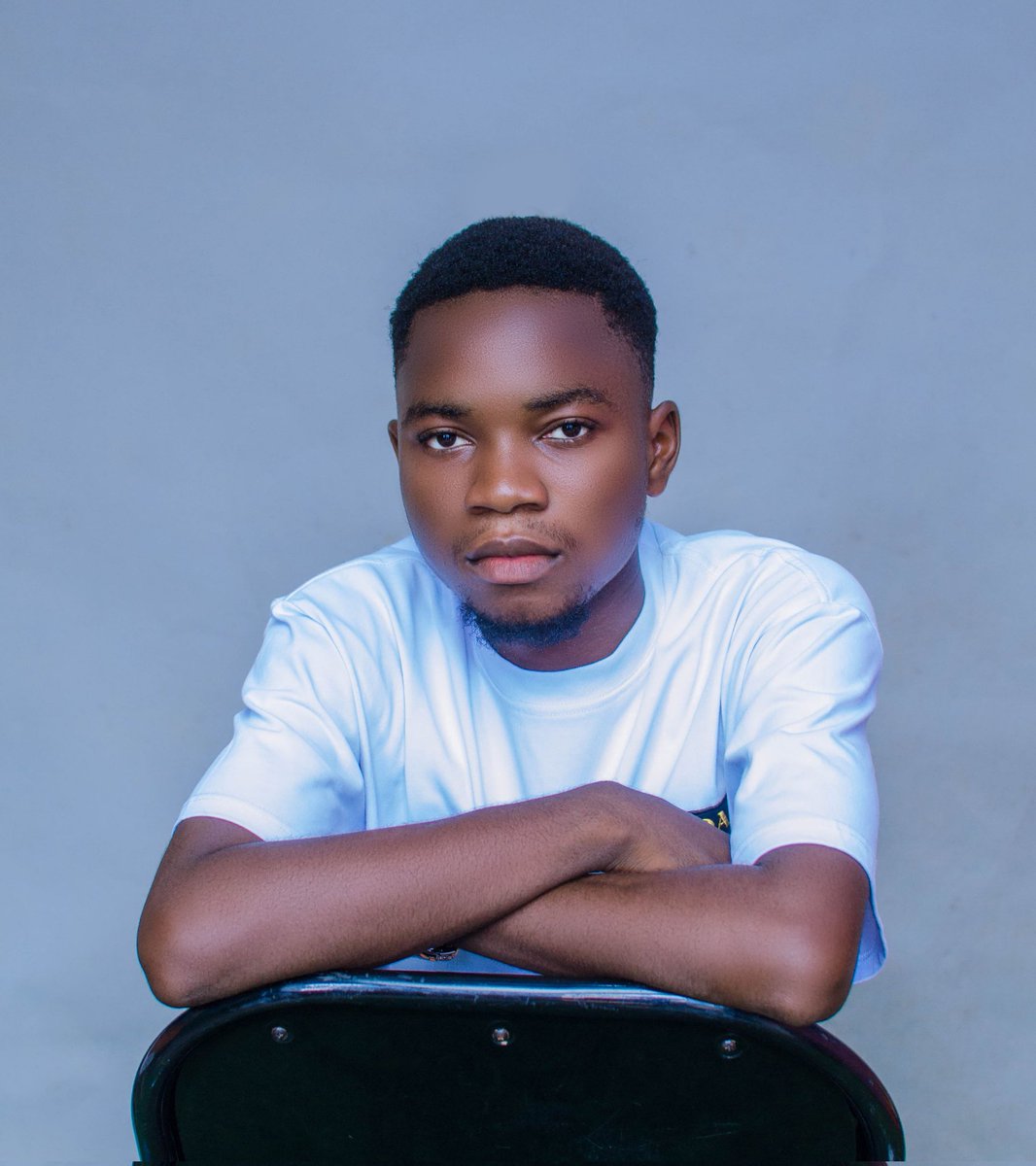 A girl insisted me that I am not beautiful apparently that is not true? 🤨🤔🤷