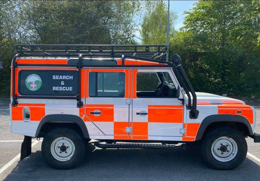 SurreySAR's tweet image. Following our callout yesterday we hit a small snag at 01:30, when the lights on DRX, our medical vehicle failed! 2 team members stayed with her until sunrise when she could be safely driven home!