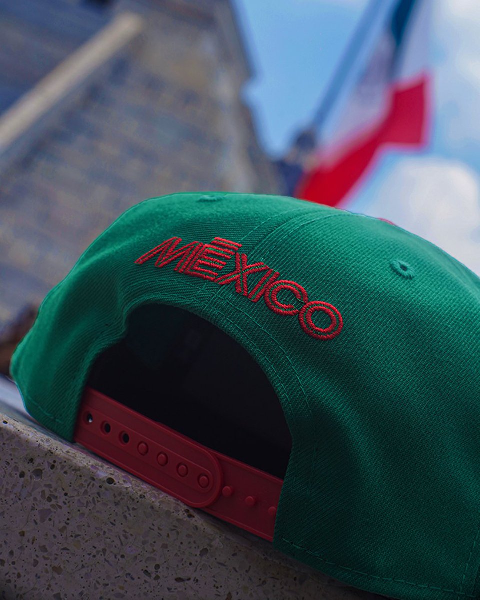 CapsMx's tweet photo. ¡Histórico! 🇲🇽✈️🧢🔥

La 1ª gorra 🧢 Paper Planes x New Era 'Independence Day' inspirada en México 🇲🇽 ya está aquí. Exclusiva de Caps México, distribuidores oficiales. Cómprala en https://t.co/uyPYPMmBJF  ¡Viva México!  #PaperPlanes #NewEraMx #Gorras #CapsMéxico #IndependenceDay https://t.co/psQb9a4zP4