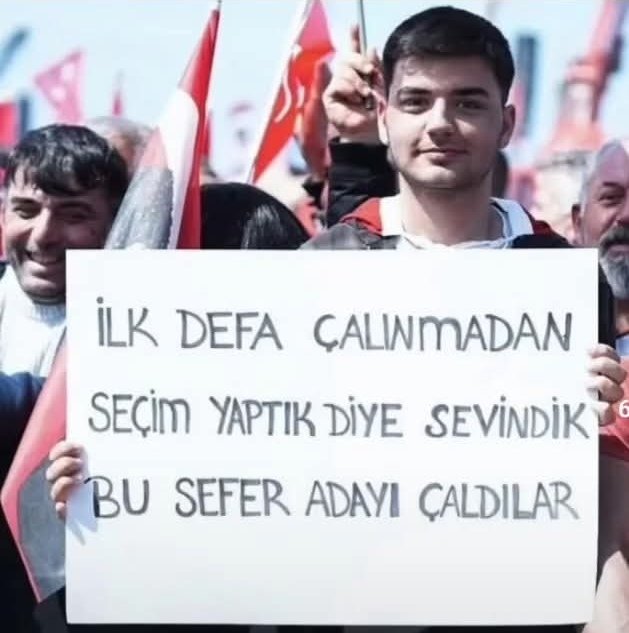Eylem boyunca yazılmış en iyi pankartlardan. 👋