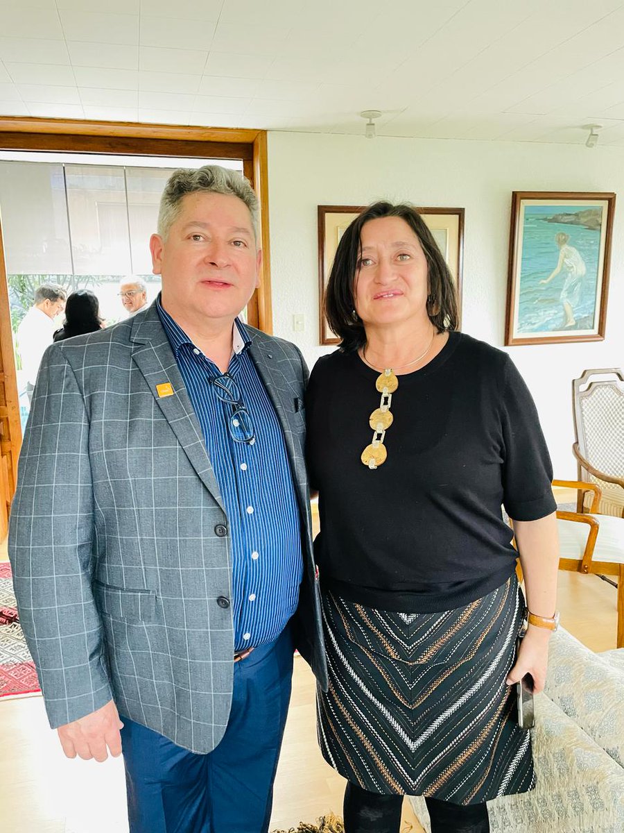 LiveSmart_cl's tweet image. Gracias a la Embajadora de Chile en Ecuador, Carola Muñoz y a Susan Rojas de @ProChile por las atenciones recibidas durante visita a Ecuador en el marco de la Misión Comercial Prospección Ecuador Energías Limpias, Eficiencia Energética y Gestión Hídrica @Minrel_Chile