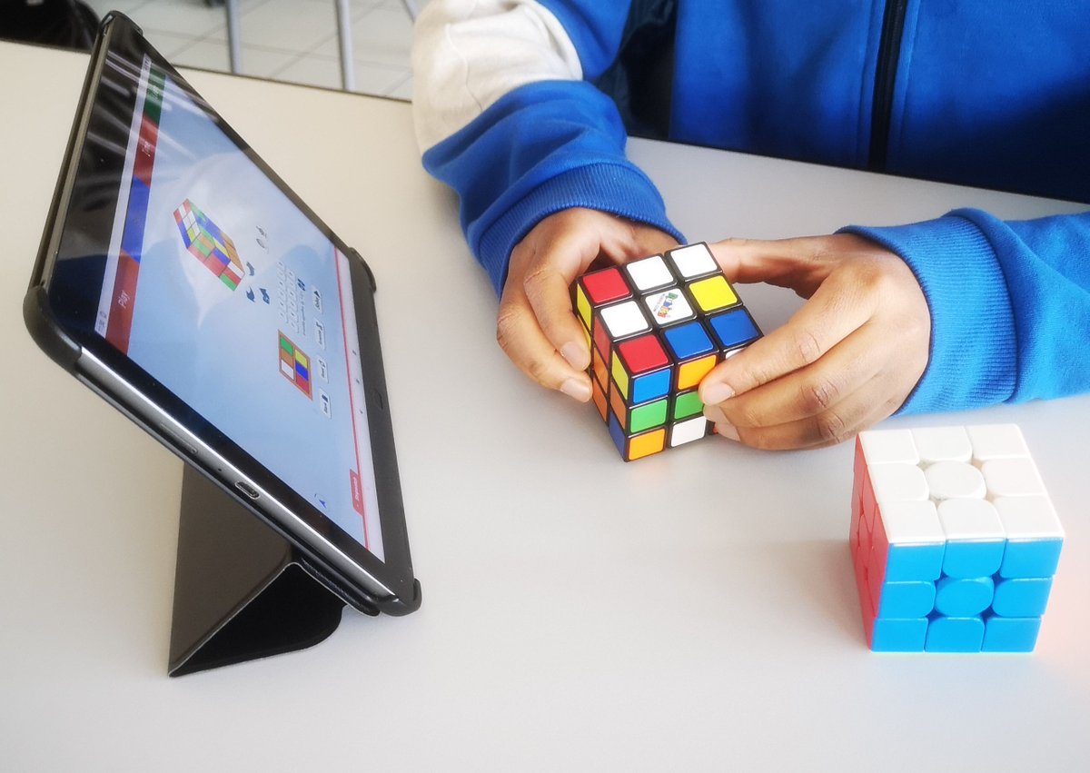 LabomathsS's tweet image. 🔴🟢🔵 Retour sur notre atelier Rubik’s Cube !
Des esprits curieux se sont plongés dans l’univers fascinant du Rubik’s Cube 🤯 : découverte du cube, secrets mathématiques et astuces de résolution 🔢✨. Un moment ludique et stimulant pour tous !🟡🟠⚪ #RubiksCube #Mathématiques