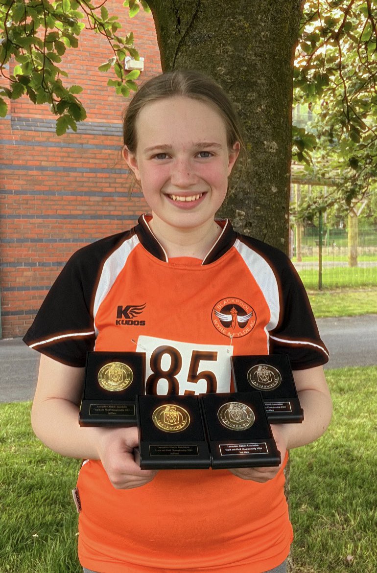 HLMel88's tweet photo. For her Performance at the Lancashire County Championships where she received x2 Gold &amp; x2 Silver Medals. 

The guest speaker was @beckadlington with a very inspiring speech 🎤 👏🏻

Nevaeh didn’t win overall but to be recognized is outstanding! https://t.co/9scvvI6uex
