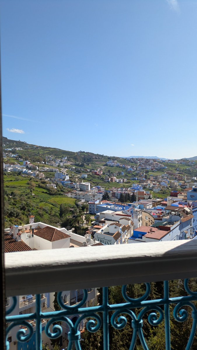 BUperc's tweet image. モロッコ最高です。猫おるし。
シャウエンに来た途端に日本に帰りたくなくなった。もう大満足。

死ぬまでに行きたい青い街、満喫中。