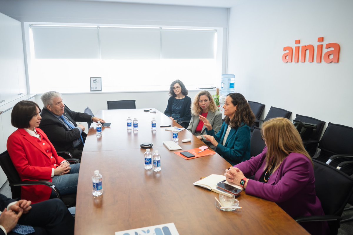 ✅ <a href="/DianaMorantR/">Diana Morant</a> ha visitado el centro tecnológico <a href="/ainiatecnologia/">ainia</a>, miembro de la Red de Institutos Tecnológicos de la Comunitat Valenciana (<a href="/Redit_es/">REDIT</a>).

🔬 AINIA, con 35 años dedicados a la I+D+I, ayuda a empresas a mejorar su competitividad a través de soluciones tecnológicas.