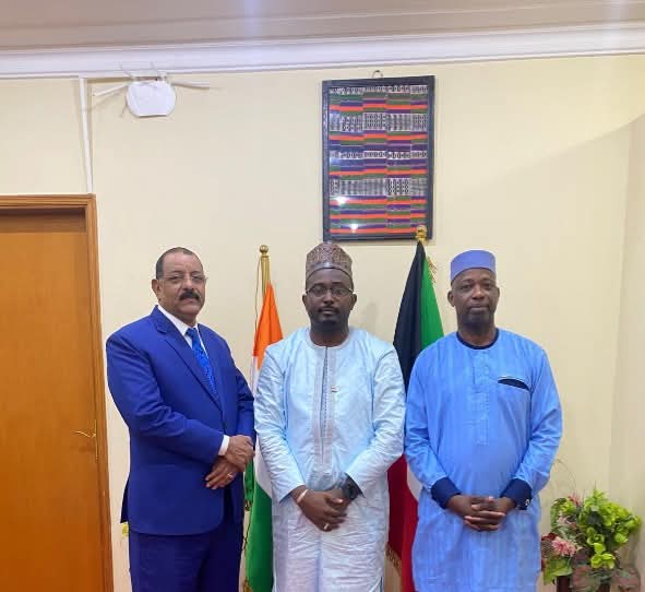 SE Dr Adam Abdou Hassan, Ambassadeur de la République du Niger au Koweït, a eu l'honneur de recevoir en audience SEM Ali Ould Ahmed, Ambassadeur de la République du Mali au Koweït, et  SEM Assane Tamboura, Ambassadeur du Burkina Faso au Koweït.