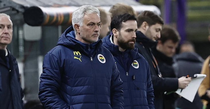 futebol_info's tweet photo. ⚠️ ATENÇÃO! CBF tem 4 treinadores na mira:

- Ancelotti
- Jorge Jesus
- Abel Ferreira
- José Mourinho (novidade na lista)

Todas as possibilidades estão sendo avaliadas. A CBF pretende conversar com o clube antes de acertar com o treinador escolhido. A ideia é definir o quanto antes.

🗞 Sportv | André Rizek
📸 Real Madrid | Al Hilal | Cesar Greco/SEP | Fenerbahçe
