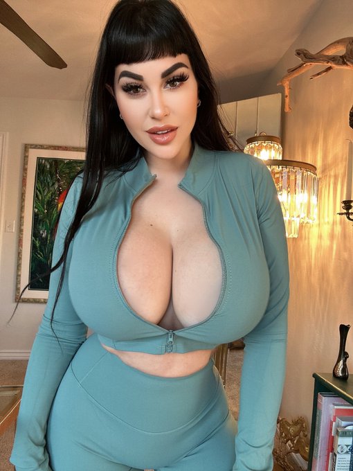 Watch Saff 💫's leaked NSFW photo on TwXstars