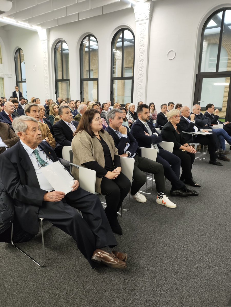 Se entregan los premios a nuestras compañeras Jaione Echarri del #MolinodeUrdaniz y Pilar Idoate del #RestauranteEuropa de la Academia de Gastronomía de Navarra