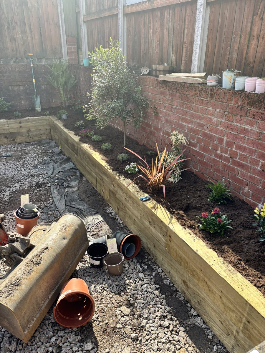 Bay6Project's tweet image. Lots happening in the Bay6 garden! It’s going to look amazing! #gardenmakeover #specialplace #homesweethome