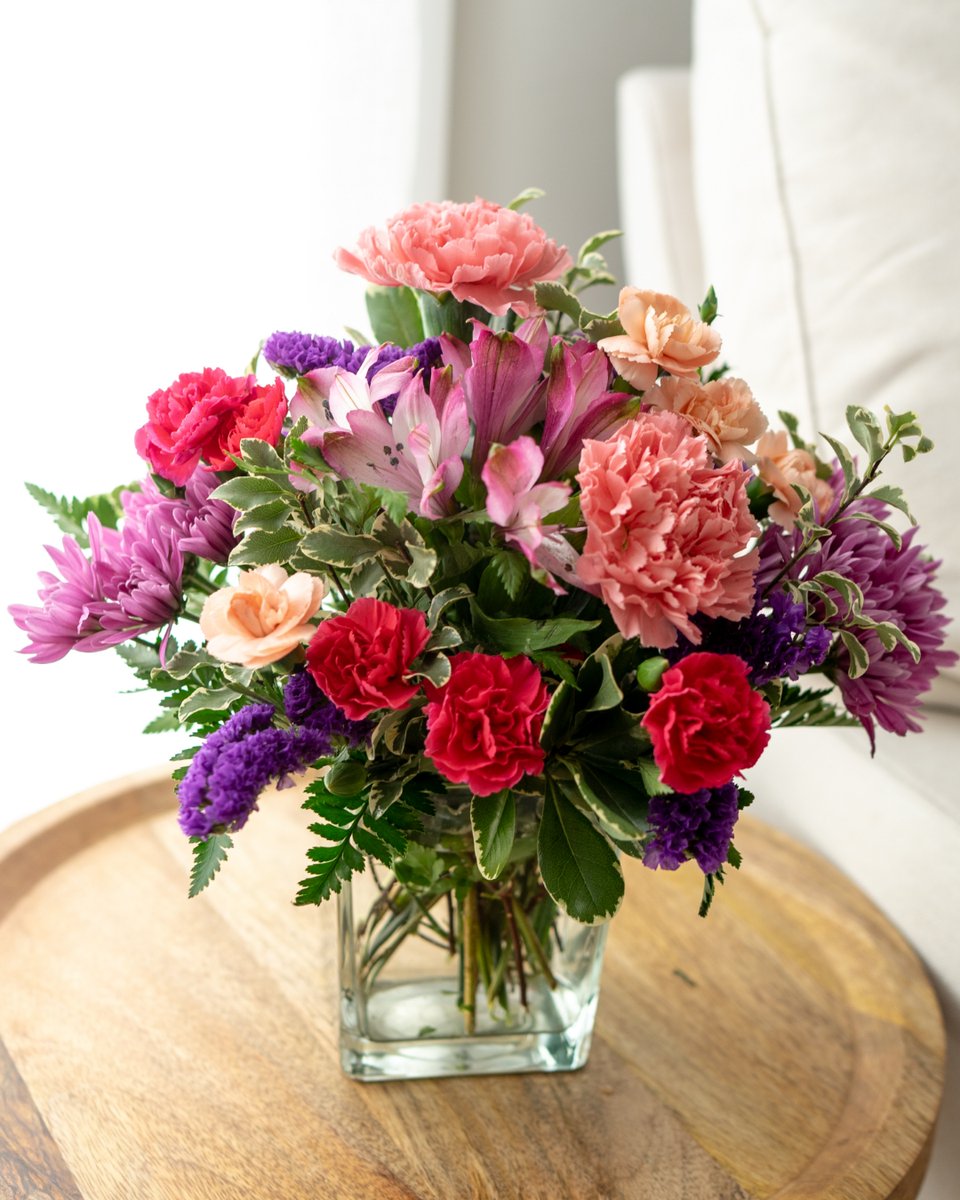 FlowersSend's tweet image. Some love stories begin with a bouquet. Others are written with them. Keep the romance blooming with flowers that say forever 💖🌿

#Anniversary #Love #SendFlowers