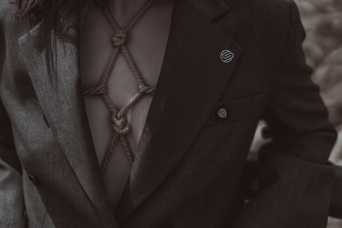 把灵魂交给我 我用一个个绳节保护你。