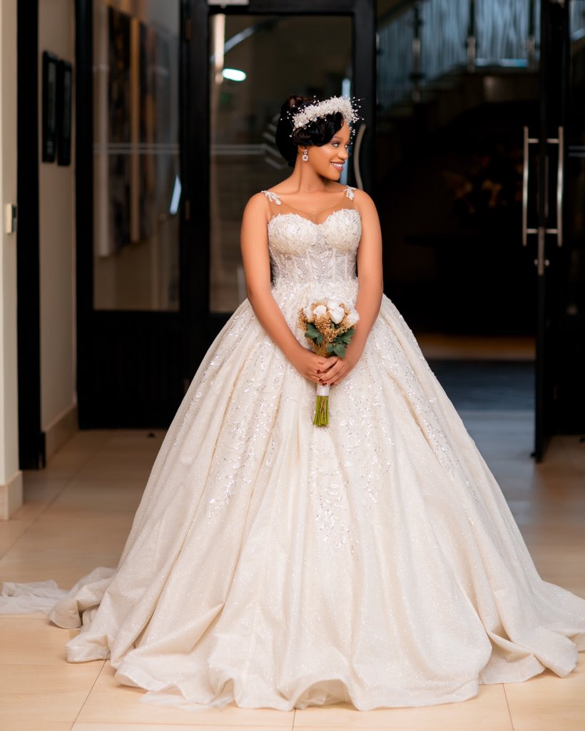 firstbridals's tweet photo. ✨📸HelloApril https://t.co/b5AnZRMKPB