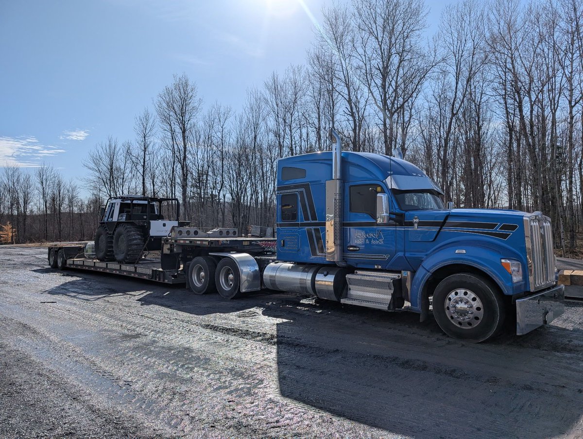 Contact us for your freight moves - throughout Canada and the USA!
Flats, Step Decks, RGNs, Dry Vans, Power Only.

#farmersfeedcities #trucking #transportation #oversized #peterbilt #kenworth