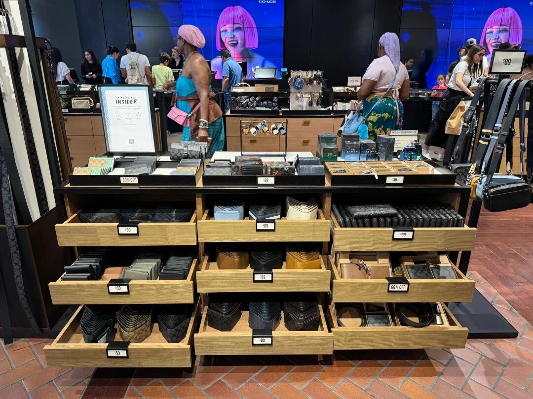 Jorge82065013's tweet photo. I finished my work at the company today and came to the mall to give myself an early break🥳 https://t.co/l9zXGPNMth