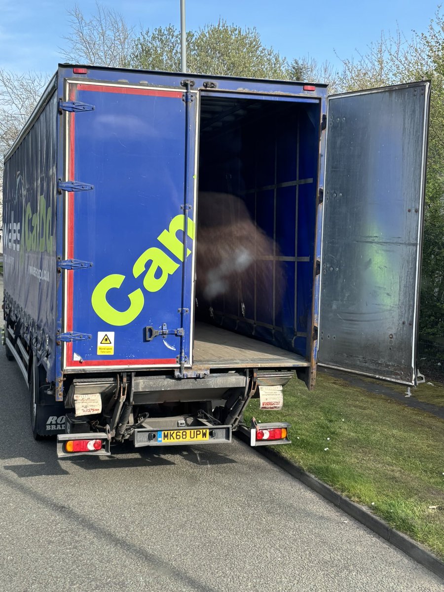McilwraithCliff's tweet photo. @walkers_ltd This wagon as been parked up on Penrhyn Road, Knowsley, for a couple of days now, no sign of movement? https://t.co/AAbf10eDBo