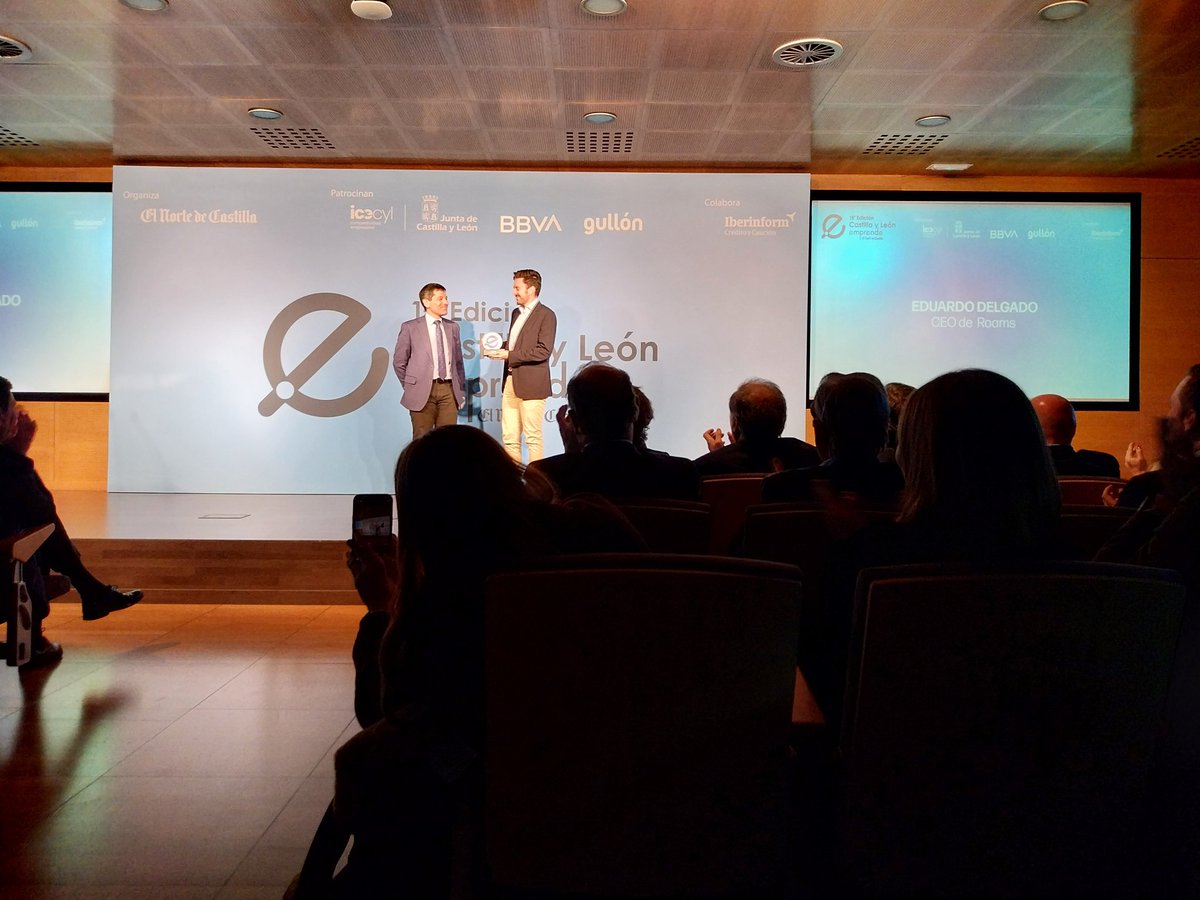 penchoha's tweet image. Enhorabuena Edu, CEO de @roams_es un premio muy merecido!!
