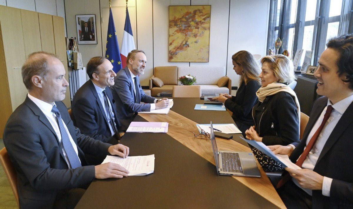 Nathalie Delattre (@n_delattre) on Twitter photo Échanges avec @OlivierSichel, Directeur général par intérim de la <a href="/caissedesdepots/">Caisse des Dépôts</a>, et Antoine Saintoyant, Directeur par intérim de la <a href="/BanqueDesTerr/">Banque des Territoires</a>.
✅ Présentation de ma feuille de route et des actions communes à mener pour financer notre économie #touristique. Échanges avec @OlivierSichel, Directeur général par intérim de la <a href="/caissedesdepots/">Caisse des Dépôts</a>, et Antoine Saintoyant, Directeur par intérim de la <a href="/BanqueDesTerr/">Banque des Territoires</a>.
✅ Présentation de ma feuille de route et des actions communes à mener pour financer notre économie #touristique.