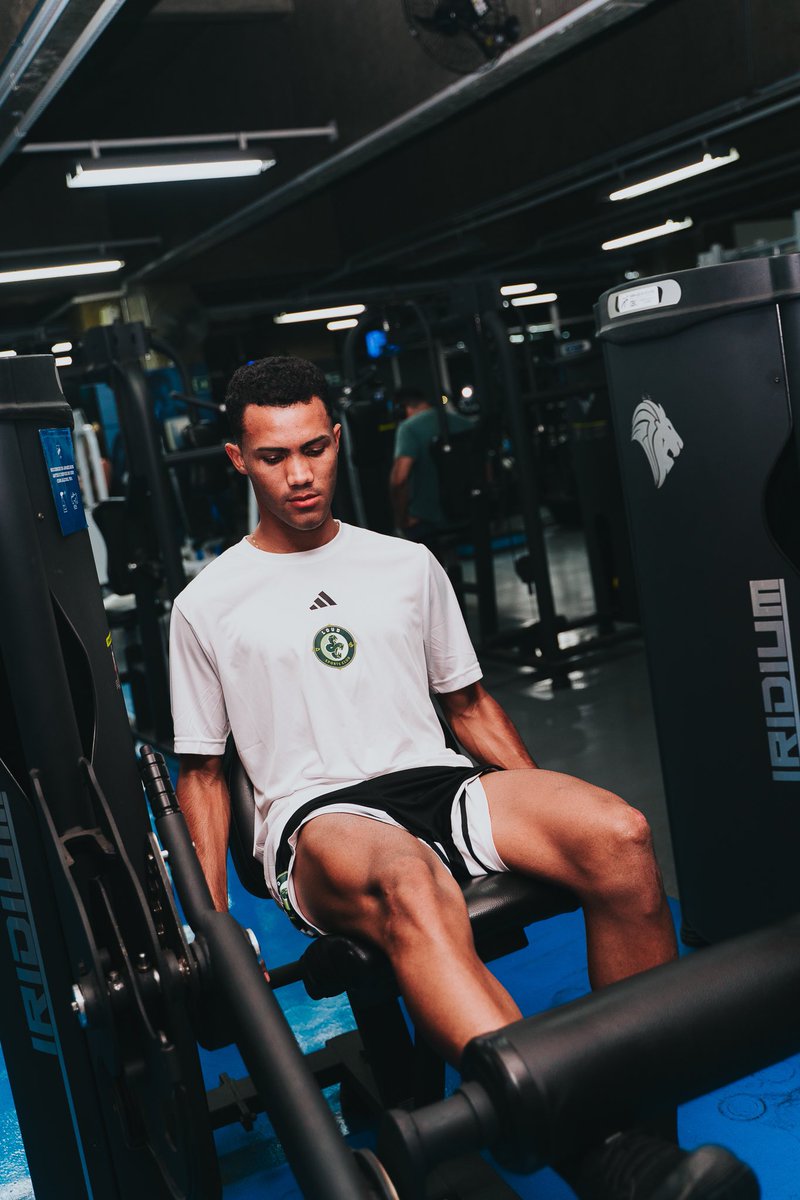 LOUDSportsClub's tweet photo. na noite de ontem (02) nossos atletas conheceram o novo espaço de treinamento, o Clube Esperia. 👑

o elenco realizou treinos físicos, técnicos e táticos já se preparando para a terceira rodada da #kingsleaguebrazil 

📷: @zandoreduardo 
#LOUDSportsClub https://t.co/S5HgrOGojA