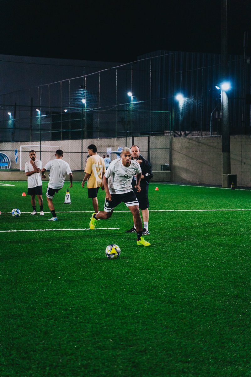 LOUDSportsClub's tweet photo. na noite de ontem (02) nossos atletas conheceram o novo espaço de treinamento, o Clube Esperia. 👑

o elenco realizou treinos físicos, técnicos e táticos já se preparando para a terceira rodada da #kingsleaguebrazil 

📷: @zandoreduardo 
#LOUDSportsClub https://t.co/S5HgrOGojA