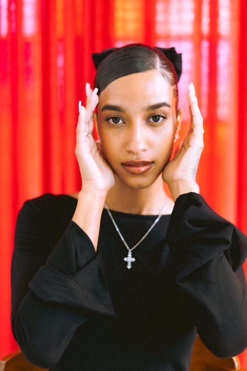 ojoptics's tweet photo. Here and now🌹💐🎀

Shot by: Yours Truly @ojoptics
Model: @jafreisyportes

#ojoptics #fashion #studiophotography https://t.co/AEjc91UhuI