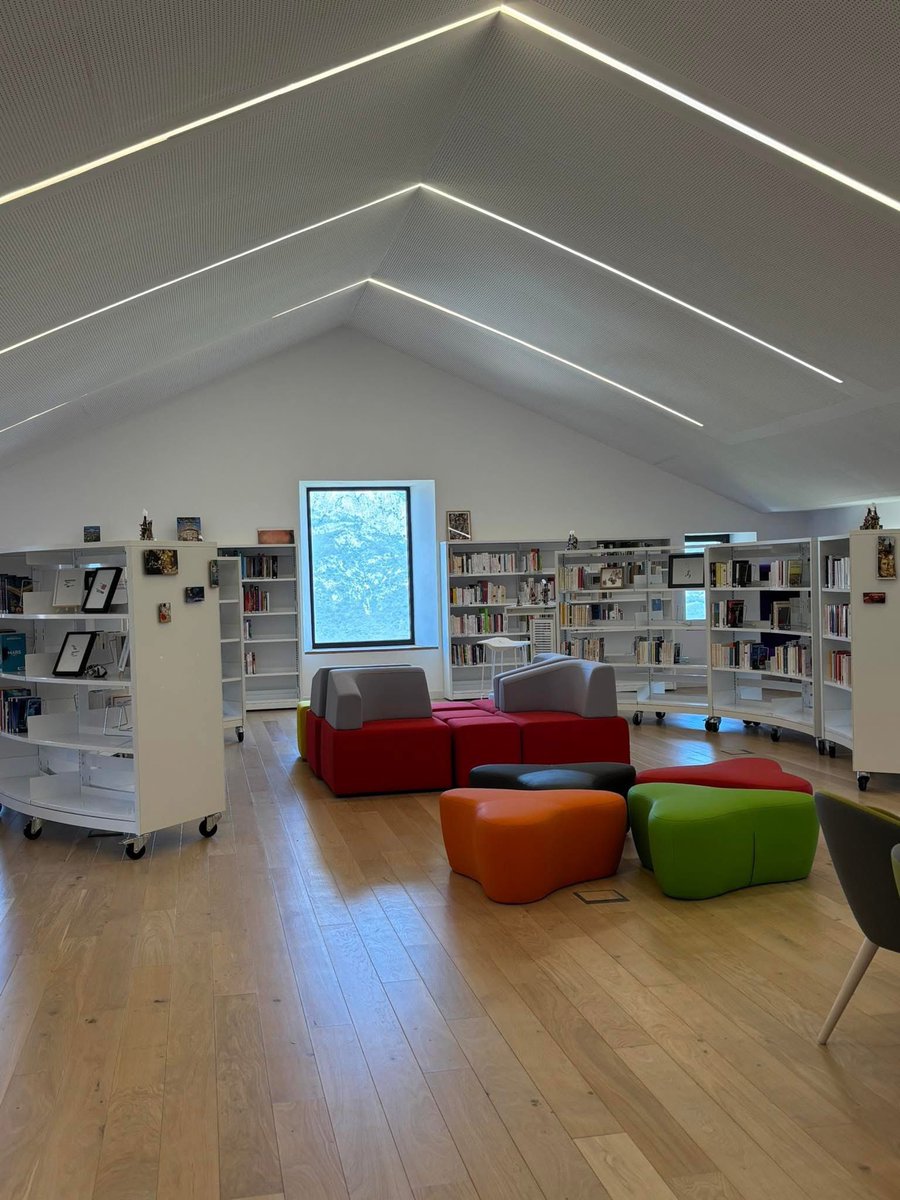 MathieuPompa's tweet photo. Santa Lucia di Tallà : Médiathèque opérationnelle, routes rénovées, fibre installée, proximité du service public. 

La Collectivité de Corse est pleinement investie dans sa mission de revitalisation du rural, en plein cœur de l’Alta Rocca.

In paesi è cità, a CdC à fiancu à voi ! https://t.co/wL4OMv3ckT